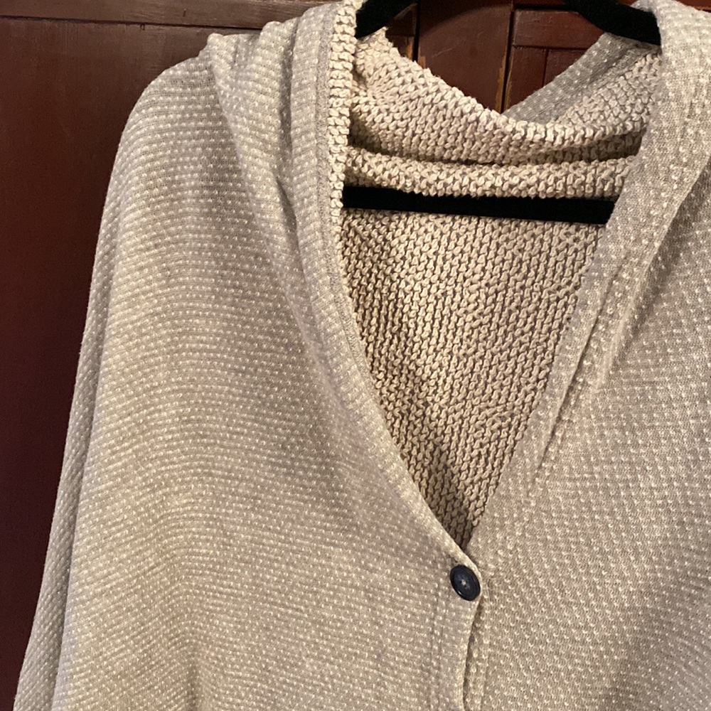Gray poncho - Picture 2 of 5